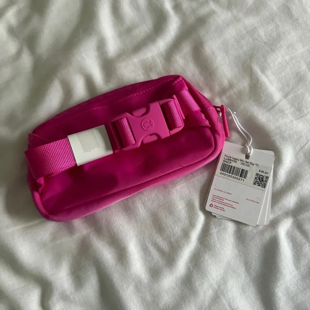🆕🇨🇦 Lululemon Team Canada Future Legacy Mini Belt Bag Sonic Pink